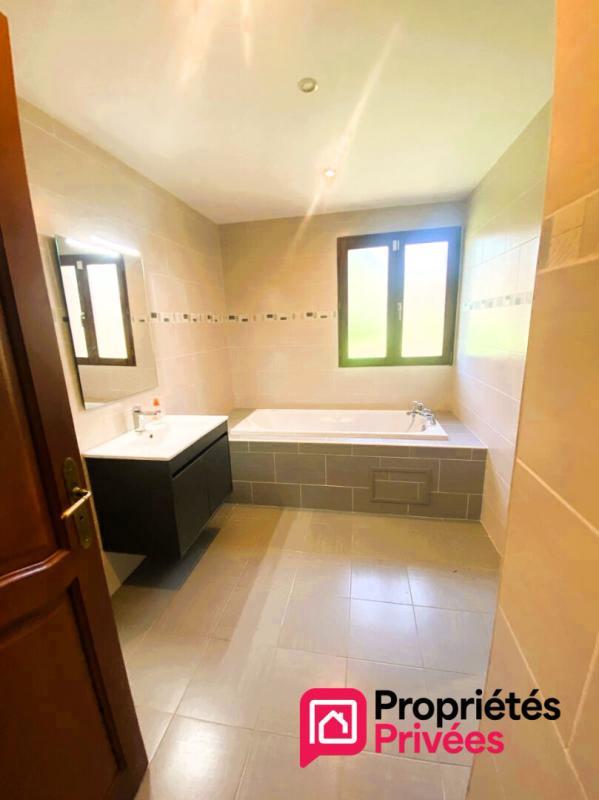 Maison - 219 m² - 8 pièces