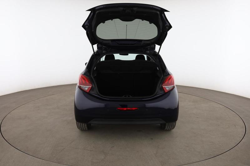 Peugeot 208 1.6 Blue-HDi Style 5p 75 ch