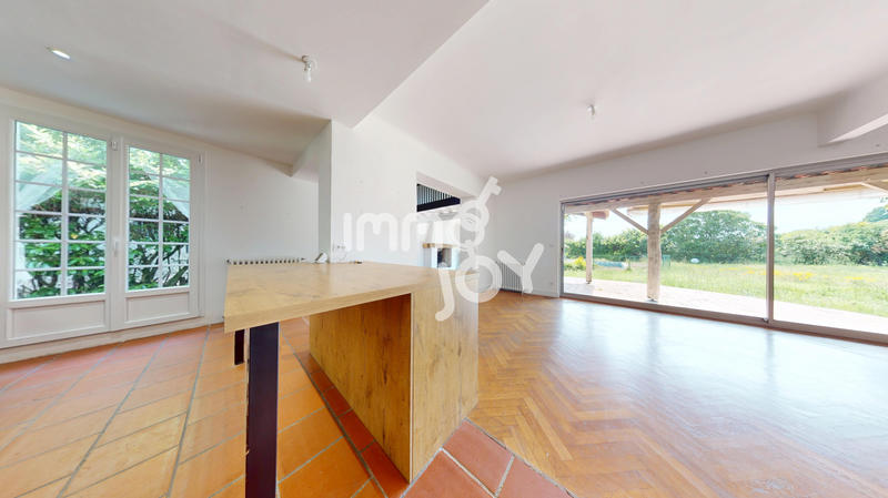 Propriété - 220 m² - 7 pièces