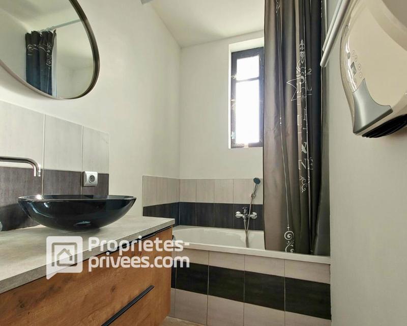 Maison - 210 m² - 9 pièces