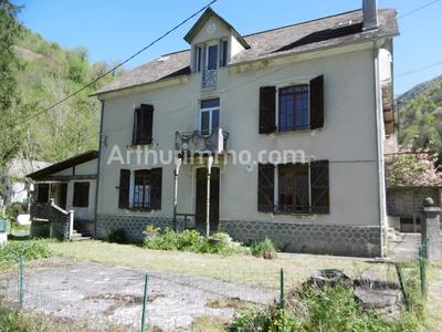 Maison - 260 m² - 10 pièces