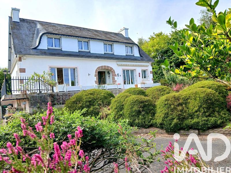 Maison - 207 m² - 11 pièces