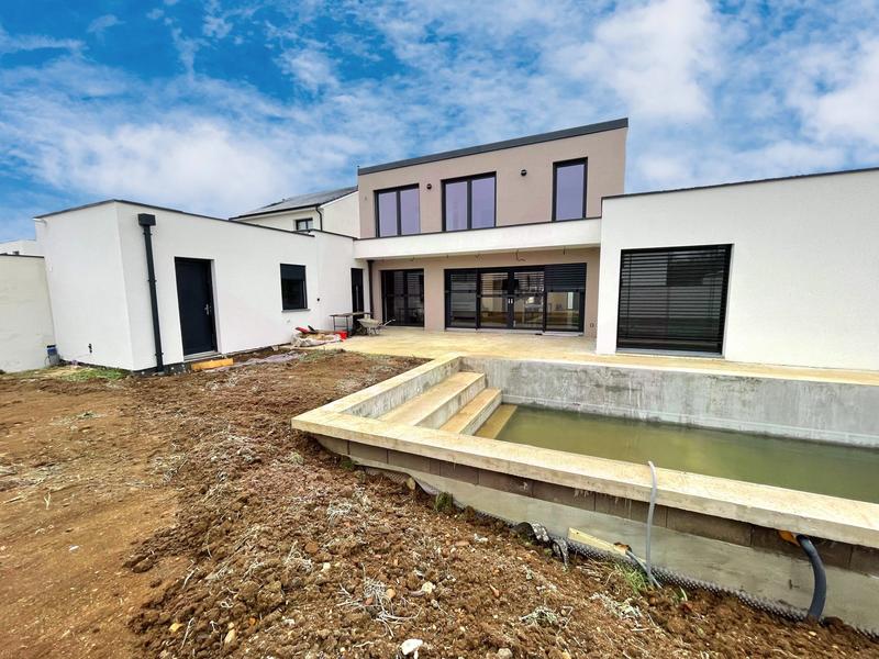 Maison - 246 m² - 7 pièces