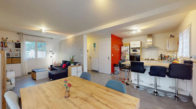 Maison - 90 m² - 5 pièces