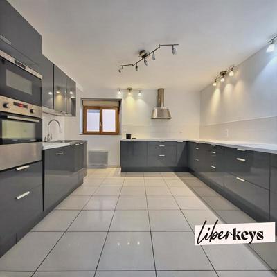 Appartement - 166 m² - 6 pièces