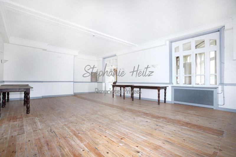 Maison - 1 260 m² - 41 pièces