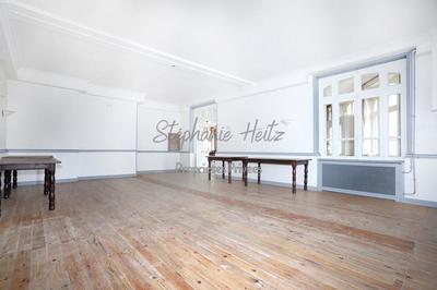 Maison - 1 260 m² - 41 pièces