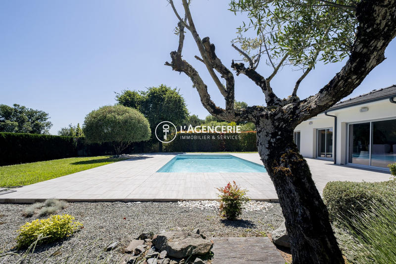 Maison - 180 m² - 5 pièces