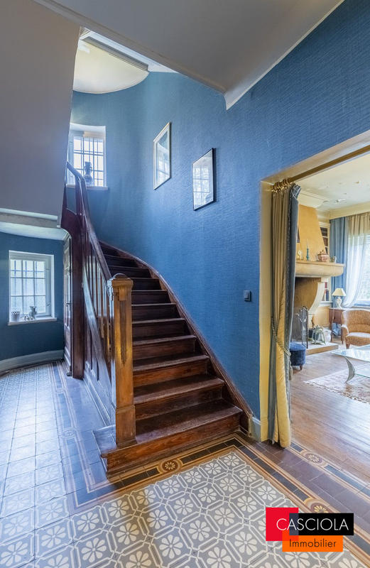 Maison - 259 m² - 9 pièces
