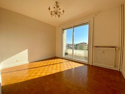 Appartement - 94 m² - 5 pièces