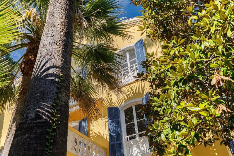 Propriété - 350 m² - 7 pièces