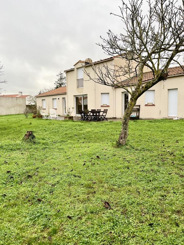 Maison - 181 m² - 6 pièces