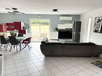 Maison traditionnelle - 105 m² - 4 pièces