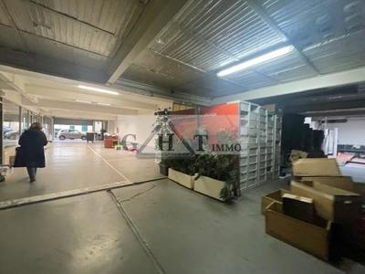 Entrepôt - 1 300 m²