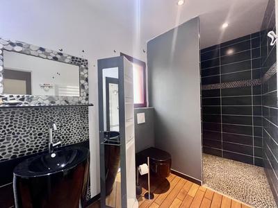 Maison traditionnelle - 252 m² - 6 pièces