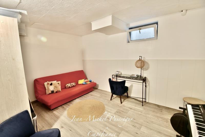 Maison - 230 m² - 8 pièces