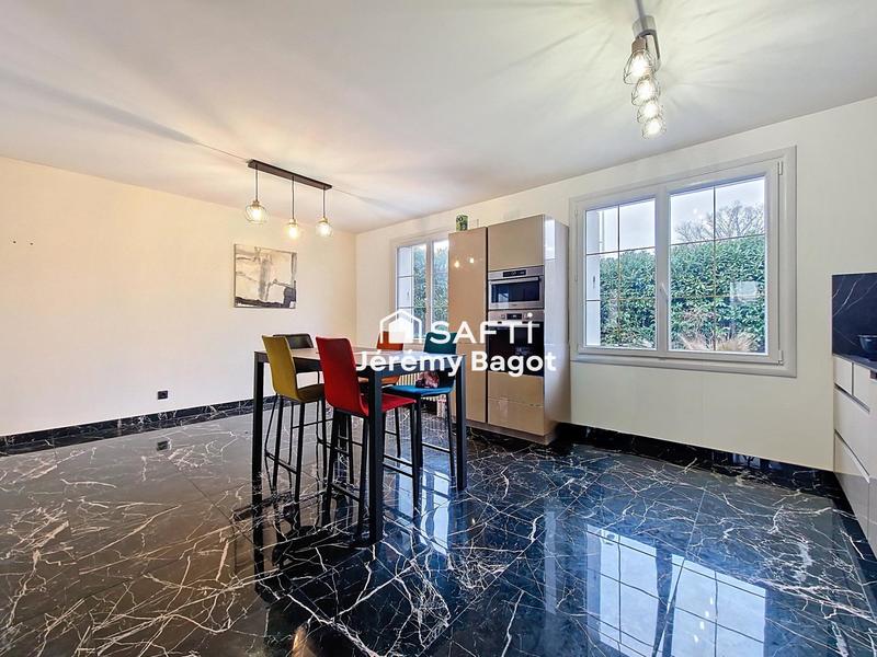 Maison - 135 m² - 6 pièces