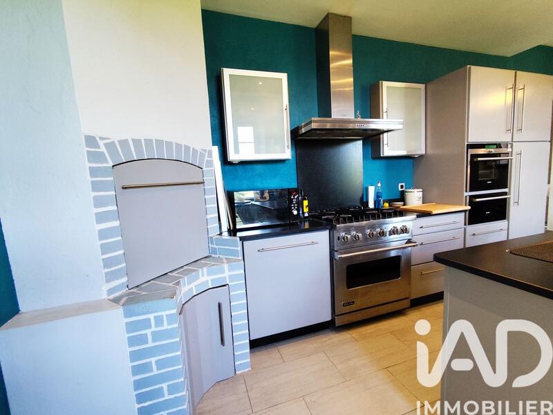 Maison - 230 m² - 8 pièces