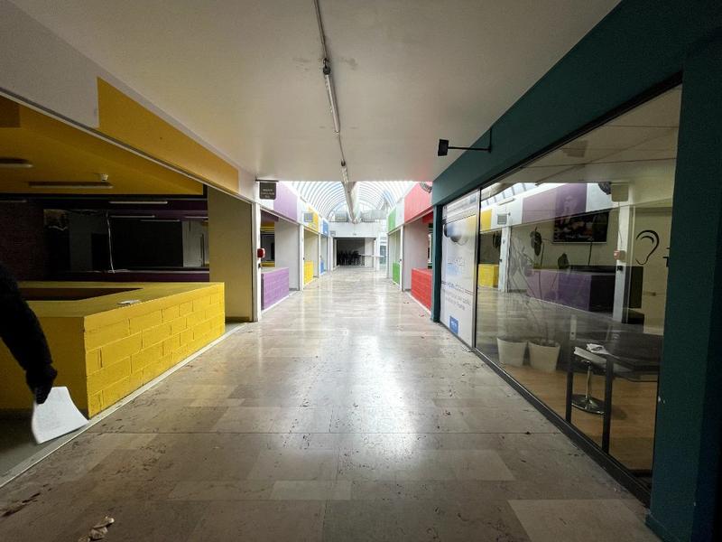 Local commercial - 616 m²