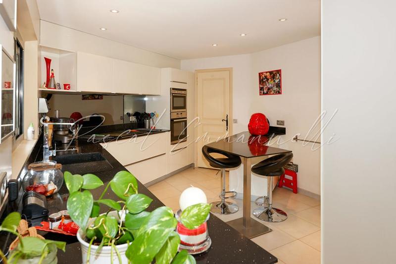 Maison - 300 m² - 6 pièces