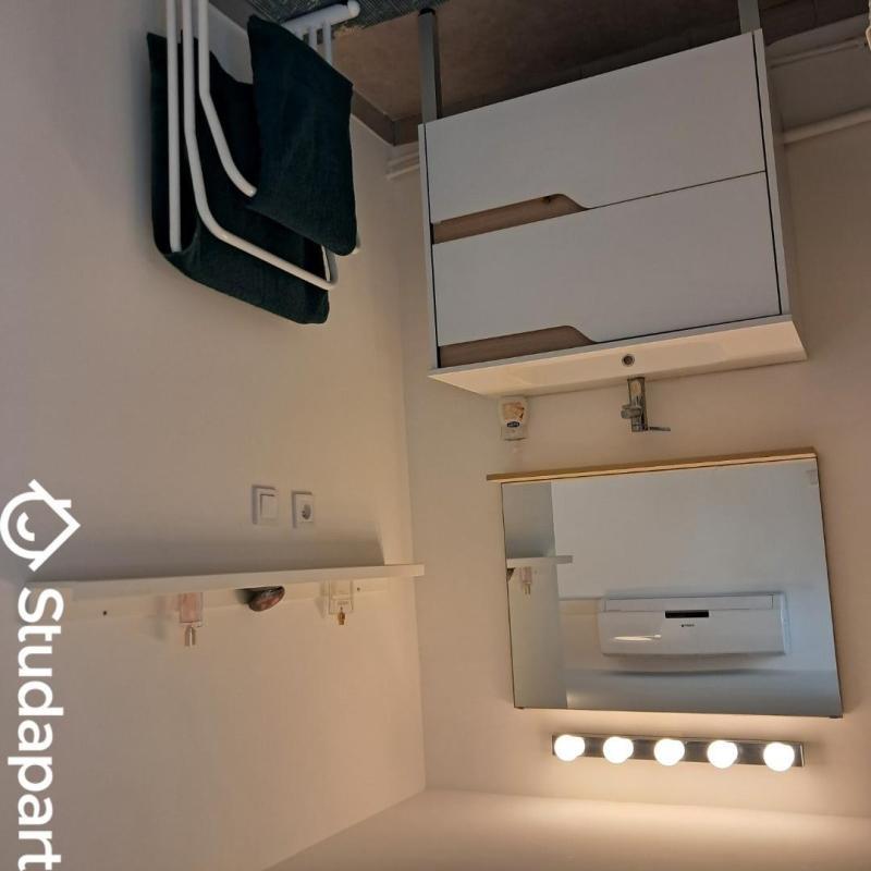 Chambre - 75 m² - 1 pièce