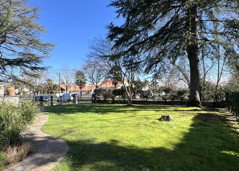 Maison - 314 m² - 7 pièces