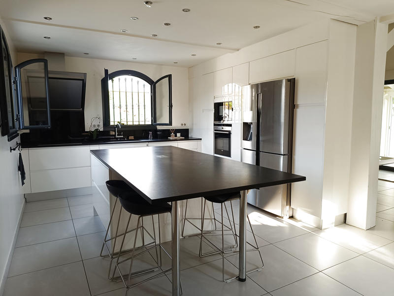 Maison - 208 m² - 8 pièces