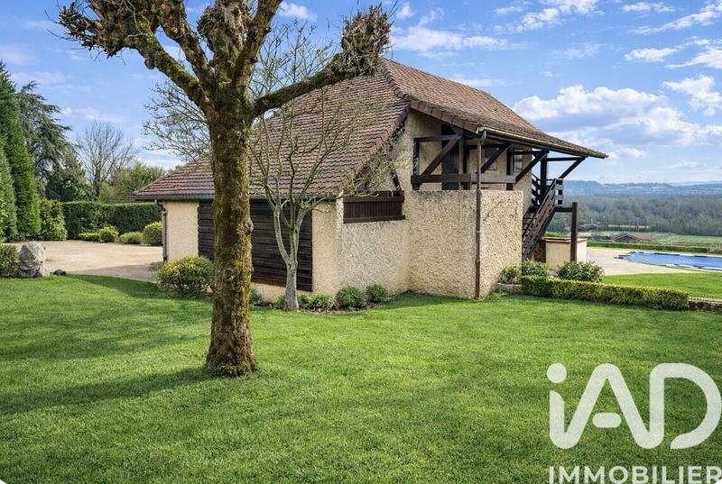 Maison - 285 m² - 9 pièces