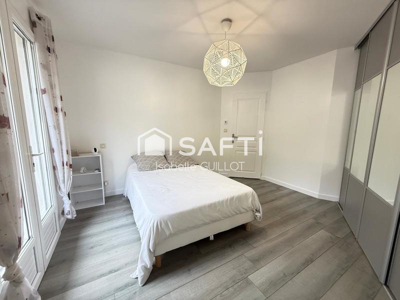 Maison - 240 m² - 9 pièces