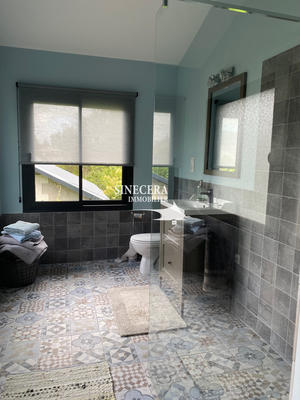 Maison - 220 m² - 7 pièces