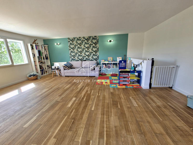 Maison - 240 m² - 7 pièces