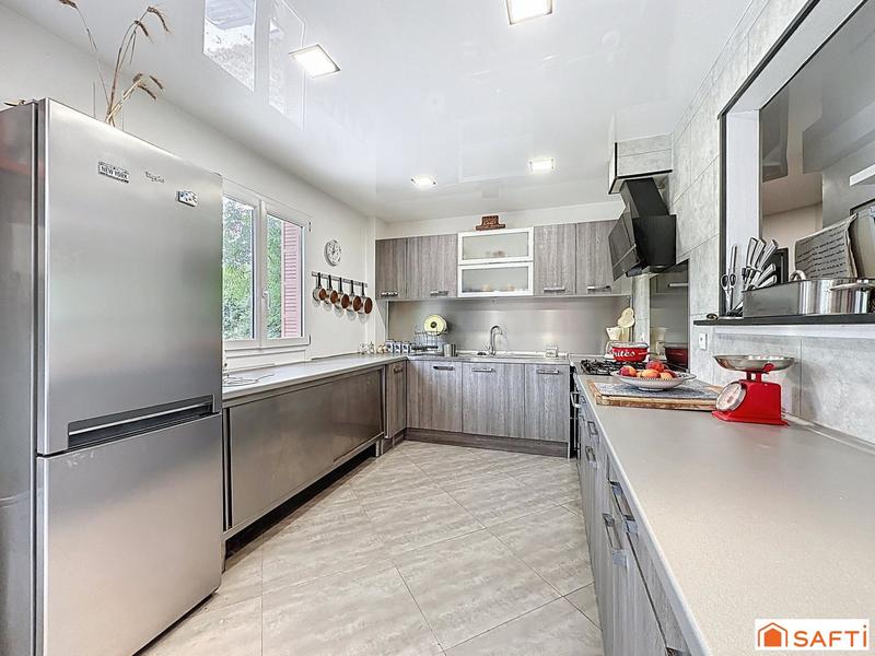 Maison - 240 m² - 7 pièces