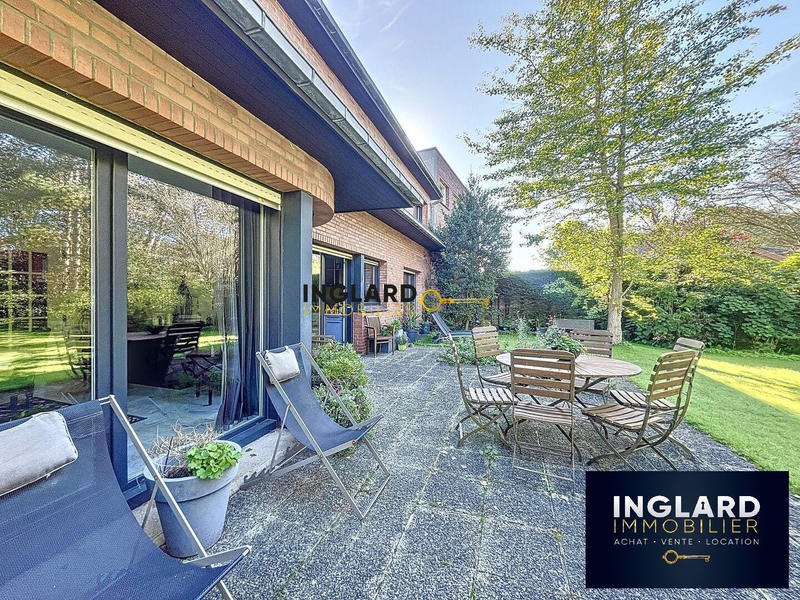 Maison - 243 m² - 10 pièces