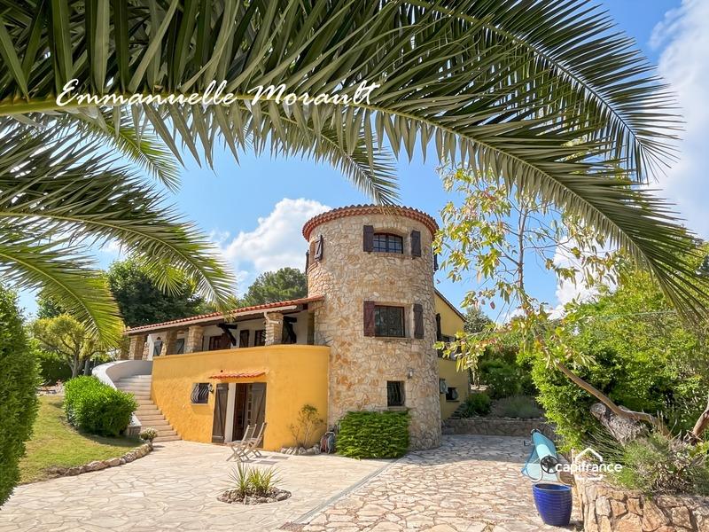 Propriété - 267 m² - 8 pièces