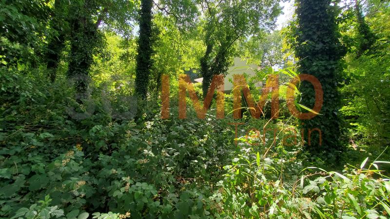 Terrain constructible - 3 313 m²