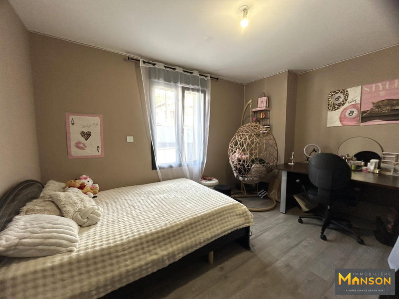 Maison - 223 m² - 9 pièces