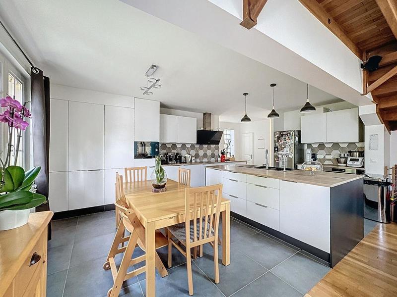 Maison - 247 m² - 8 pièces