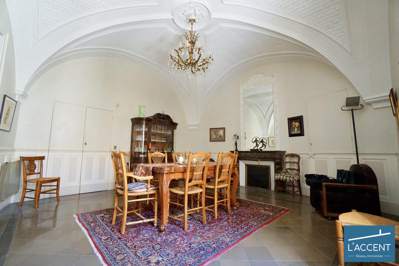 Maison - 437 m² - 14 pièces