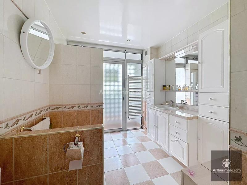 Appartement - 93 m² - 4 pièces