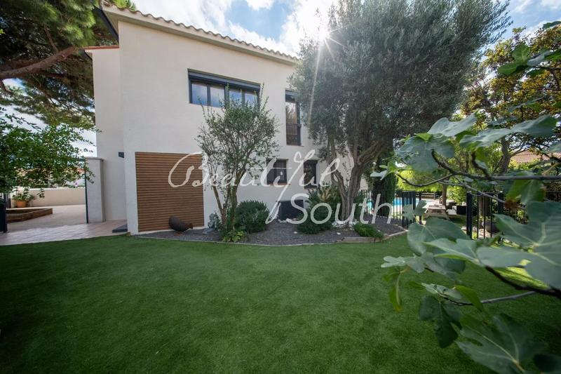Villa - 302 m² - 10 pièces