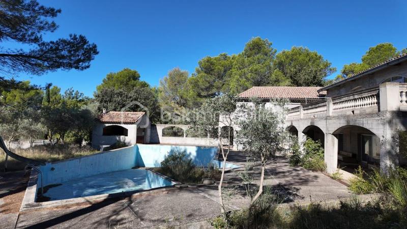 Maison - 300 m² - 4 pièces