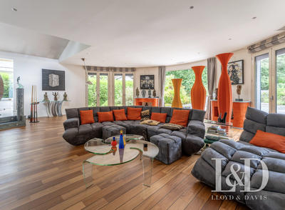 Maison contemporaine - 260 m² - 6 pièces