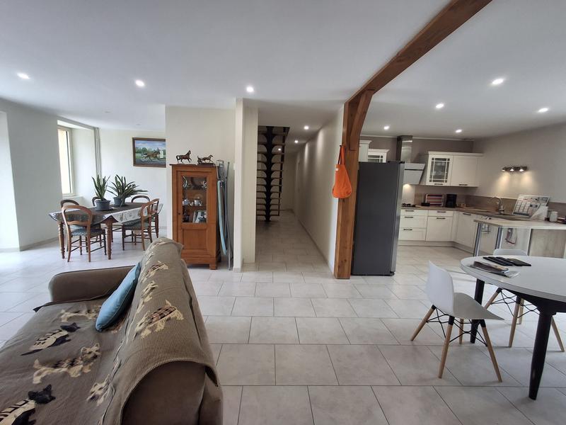 Maison traditionnelle - 241 m² - 7 pièces