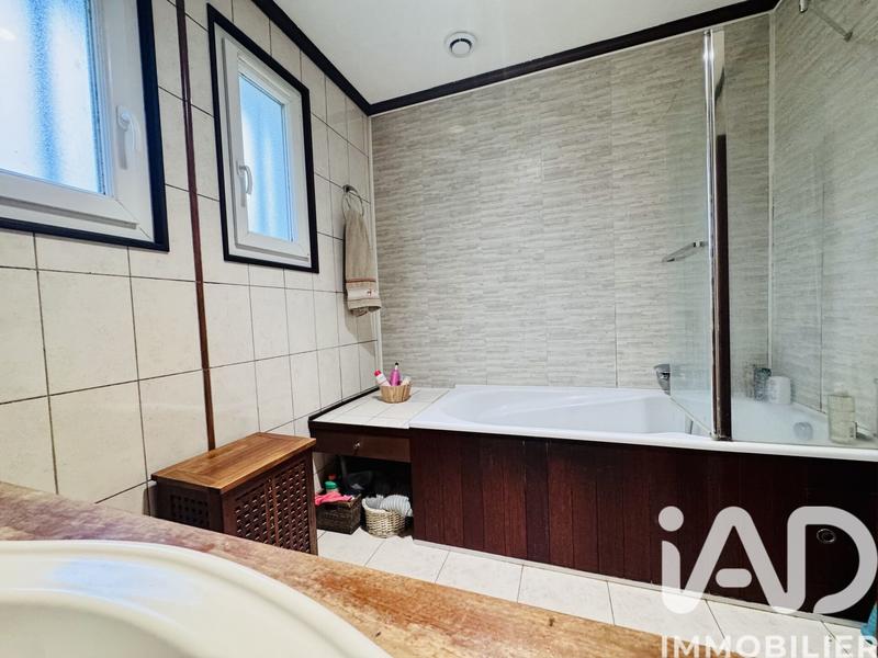 Maison - 95 m² - 5 pièces