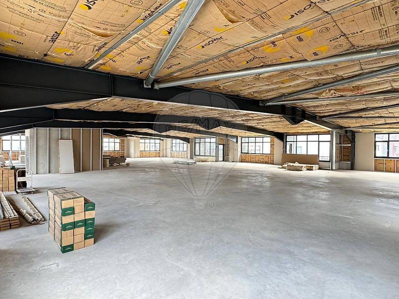 Local commercial - 700 m² - 1 pièce