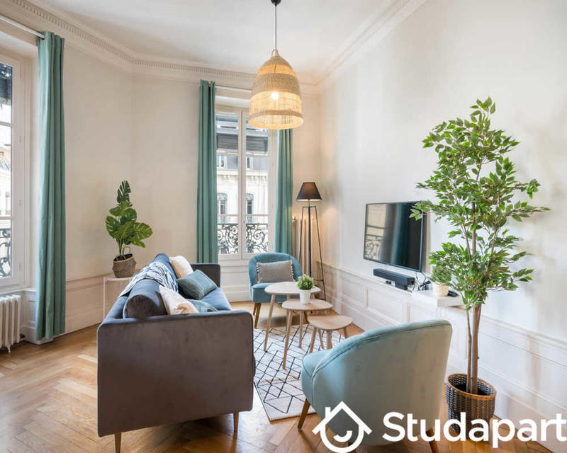 Chambre - 150 m² - 1 pièce