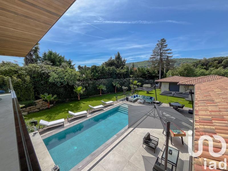 Maison - 300 m² - 5 pièces