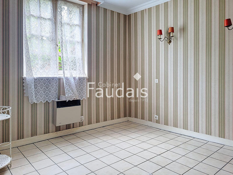 Maison - 255 m² - 11 pièces