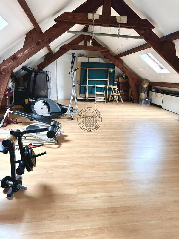 Maison - 205 m² - 6 pièces