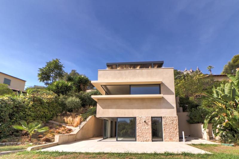 Maison - 180 m² - 5 pièces